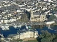 O se trouve la ville de Sabl-sur-Sarthe ?