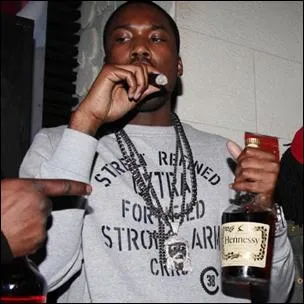 Quel rappeur franais a fait un featuring avec lui en 2013 ?