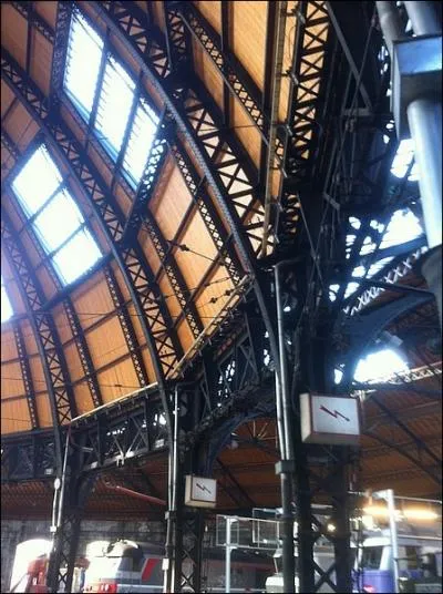 L'ensemble de la charpente m�tallique p�se :