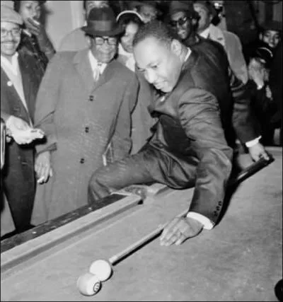 Quelle est son identit ?