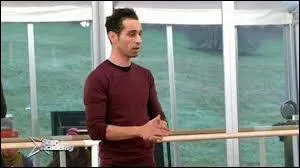 Qui est le professeur de danse ?