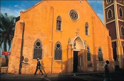 Qui a deux �pouses