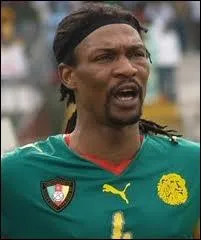 Identifie cette gloire du football camerounais et coche son nom :