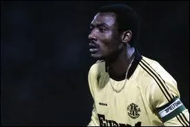 Identifie cette gloire du football camerounais et coche son nom :