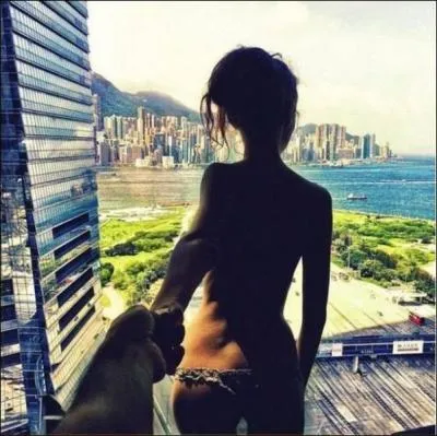 Imaginons que le petit ami de cette jeune personne soit beaucoup plus g qu'elle ... Elle est jolie, comment peut-il encore lui plaire / J'entends dj les commentaires !