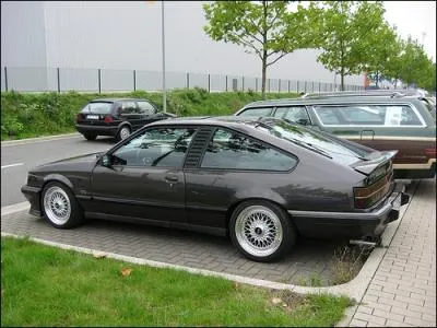 Six cylindres de trois litres sur ce gros coup Opel (1978  1986). Quel est ce modle ?