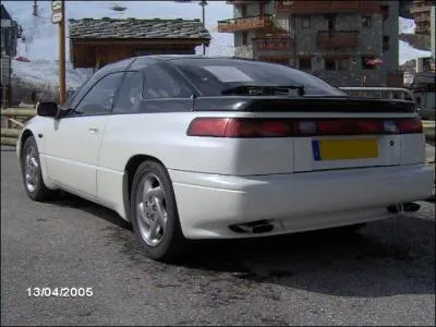 Avez-vous crois cet ORNI ? Dessine par Giugiaro, 53 units seront vendues en France de 91  97. Son 6 cylindres de 3, 3 l dlivrant 230 ch la propulse  presque 250 km/h. Qui a produit ce coup ?