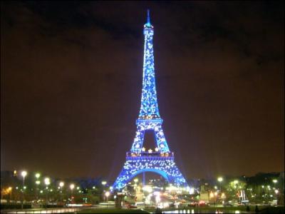 Commenons notre priple  Paris pour admirer la Tour Eiffel, construite en 1889 elle fut jusqu'en 1930  la plus haute structure du monde , qui la dtrna ?
