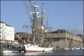 Je termine cette premire partie par une visite de Saint-Nazaire. Ses habitants sont les ...