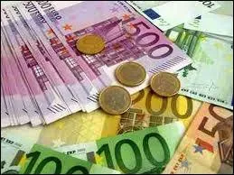  Je consomme videmment le plus possible de liquide / Et parfois mme du solide bien en chair, bien enrobant.  