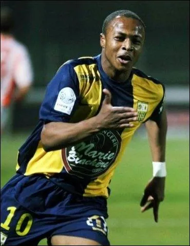 Le 15 aot 2007, Andr prend part  son premier match de Ligue 1 contre quel club ?