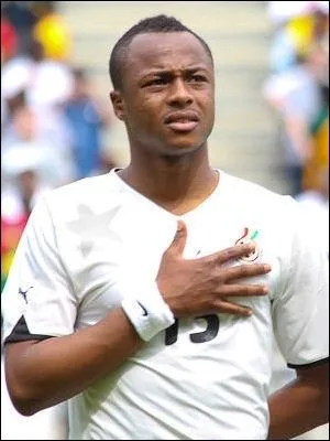 Contre qui marque-t-il son premier but avec l'OM ?