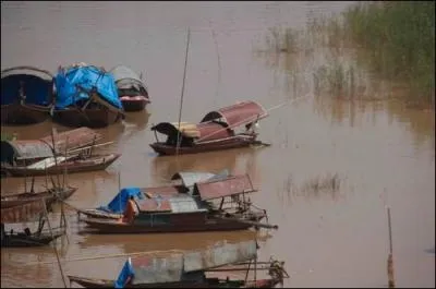 Quelle capitale asiatique se situe sur le delta du fleuve rouge ?