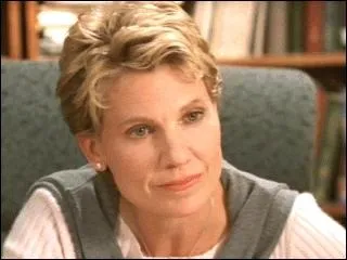 Maggie Walsh est un professeur de :