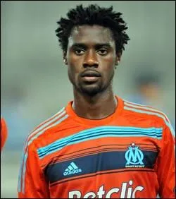 Comment s'appelle ce dfenseur ayant marqu contre son camp lors du match Paris/Marseille, le 24 fvrier 2013 ?