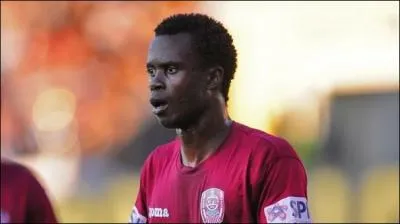 Comment s'appelle cet attaquant sngalais ?