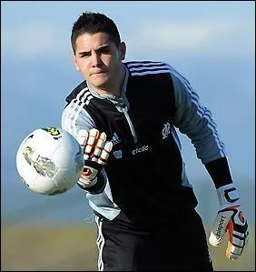 Comment s'appelle ce nouveau gardien qui a juste 18 ans ?