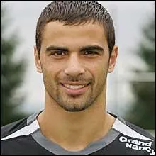 Comment s'appelle le gardien remplaant du club ?