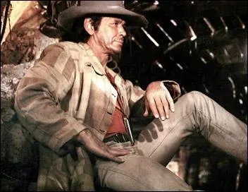 "À la gare y'avait trois manteaux, dans ces trois manteaux y'avait trois mecs et dans les 3 mecs y'avais trois balles". 
Quel titre de film vous vient à l'esprit ?