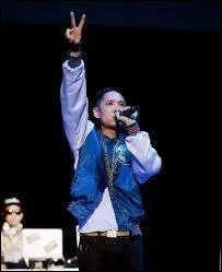 Qui est ce membre du groupe ?