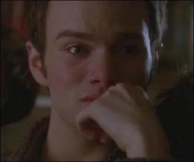 Saison 4 pisode 15 - Pourquoi Kurt pleure-t-il  la fin de la chanson ?