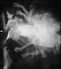 Ils m'entranent au bout de la nuit les dmons de minuit, ils m'entranent jusqu' l'insomnie ...