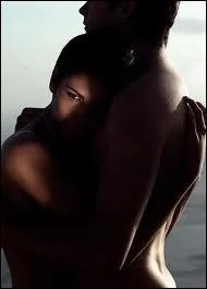 Lorsque la nuit nous runit, son corps ses mains s'offrent aux miens ...