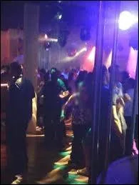 Mais mon vrai mtier c'est la nuit que je l'exerce en travesti, je suis artiste ...