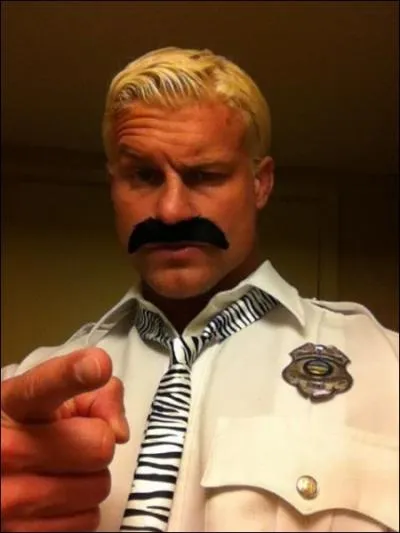 Petit ami de Aj, et anciennement de Vickie. Qui suis-je ?