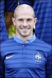 Toujours au Chamois niortais, il dcouvre le championnat National et la Ligue 2 pendant combien de saisons ?