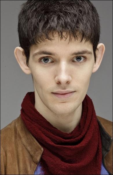 Comment s'appelle l'acteur qui joue Merlin ?