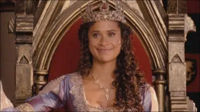 Dans quel pisode Guenivre est-elle couronne reine de Camelot ?