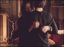 Qu'offre Stefan  Elena ?