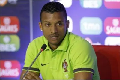 Le 7 avril 2010, il marque son premier doubl en Ligue des Champions contre quel club ?