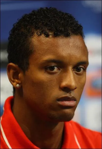 Avec combien de passes dcisives termine-t-il meilleur passeur du club ?