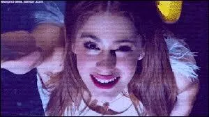 Dans le dernier pisode de  Violetta  (spectacle final), le refrain est :