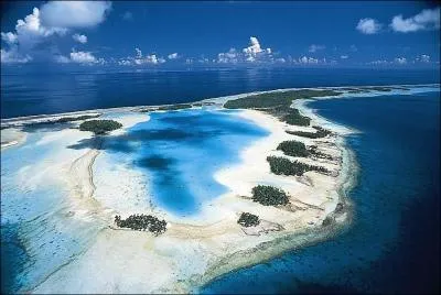 Dans quel pays se situe le site de plonge de l'atoll de Rangiroa ?