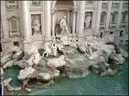 Arbre qui borde les routes