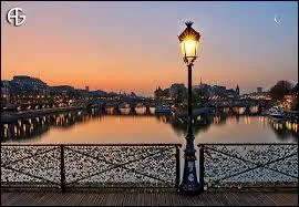 Une chambre leur est rserve dans le palais de Westminster.
