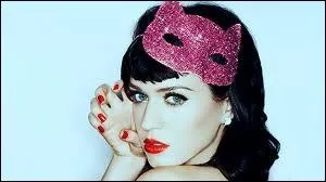 Son premier succs, c'tait  I Kissed a girl . Il ne devait pas figurer sur l'album pour ...