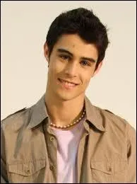 Violetta aime 3 garons.