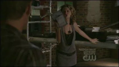 Dans la saison 5, Lucas et Peyton se disputent  propos de la demande en mariage de Lucas quatre ans plus tt. Sous le coup de l'nervement, Peyton lance le livre de Lucas sur lui. Que dit-elle alors ?