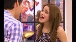 Quelle chanson chante-t-il avec Martina Stoessel sur la photo ?