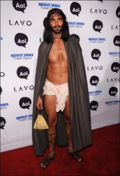 Vous connaissez cette expression populaire : Il vaut mieux s'adresser au bon Dieu qu' ses saints, et bien c'est exactement ce qu' fait Lorenzo Martone, il s'est adress  ...