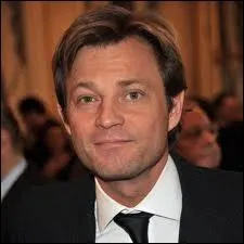 Sur quelle chane, Laurent Delahousse prsente-t-il le journal tlvis ?