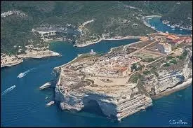 Voici la localit de Bonifacio sur cette image arienne. Associez-lui sa rgion.