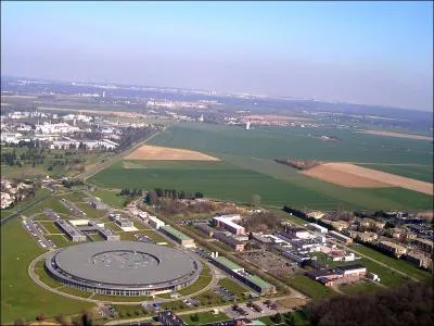 Bon, revenons vers Paris, dans l'Essonne plus prcisment. Faisons halte  l'une des plus grandes technopoles de France, situe sur le territoire de...