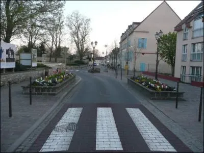 Continuons ce voyage en passant par le Val-d'Oise... et par un village devenu mondialement connu grce  l'aroport situ sur son territoire...