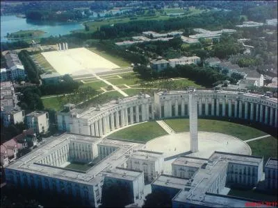 Dirigeons-nous maintenant vers la prfecture du dpartement... quel est le nom de cette commune ?