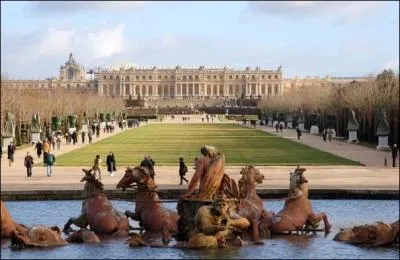 Partons du ct des Yvelines... faisons un tour du ct de sa prfecture, dont la rputation de son magnifique chteau n'est plus  faire !